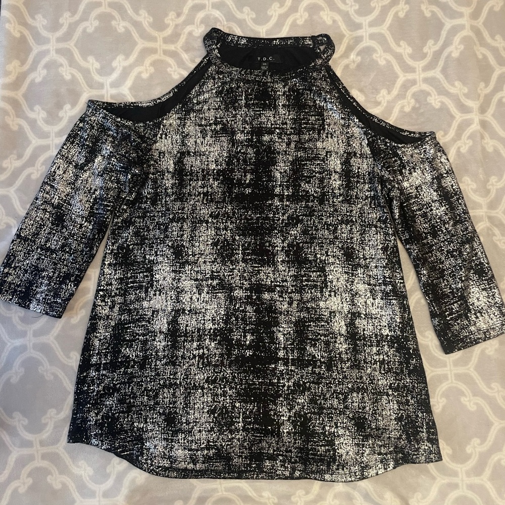 TDC women’s silver and black, peekaboo shoulder top size large.